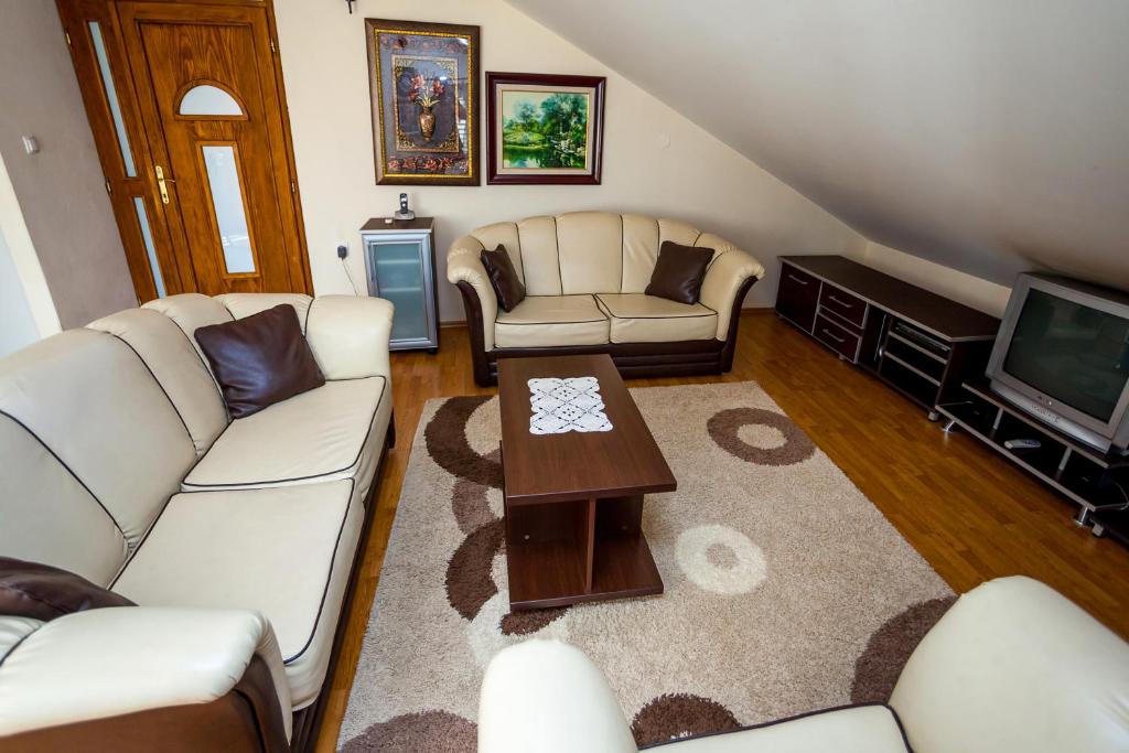 Апартаменты (Апартаменты с 2 спальнями и балконом), Apartments Ratković