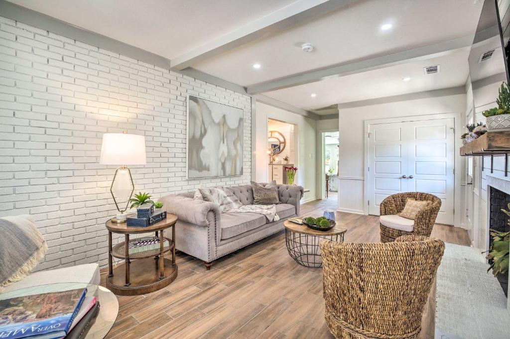 Alpharetta Home with Large Yard - Walk to Dtwn! photo 4