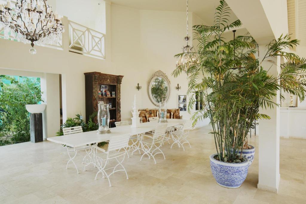 Ocean Breeze Boutique Hotel & Marina photo 2
