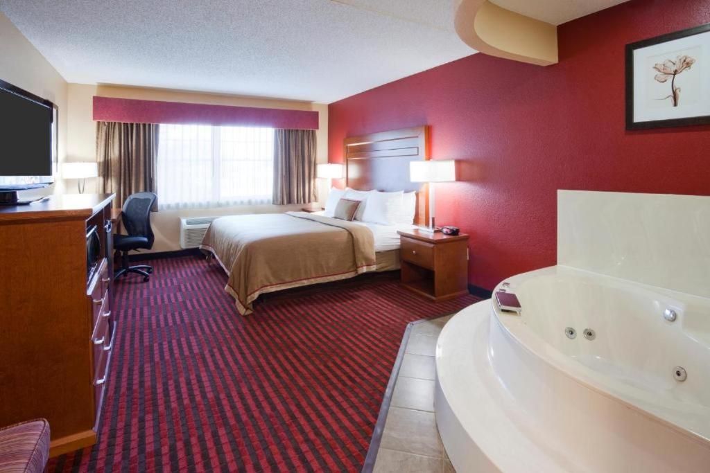 GrandStay Hotel & Suites - Stillwater photo 1