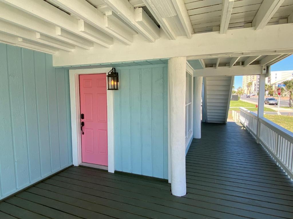 South Padre Island Beach House Retreat Downstairs image