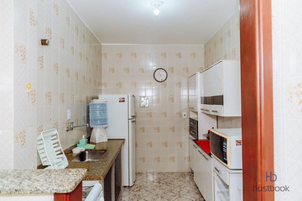 Apto a 400 m da praia do Centro - WIFI 200MB - Netflix - Cozinha equipada - Garagem - Ar condicionado photo 3