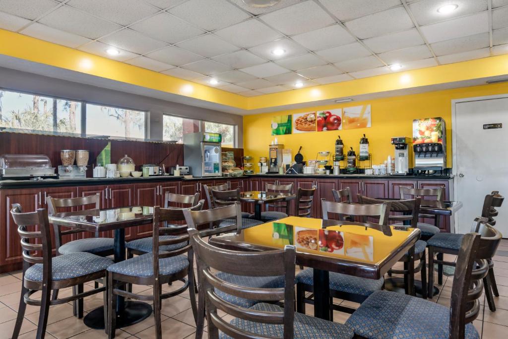 Quality Inn Sarasota North Near Lido Key Beach photo 2