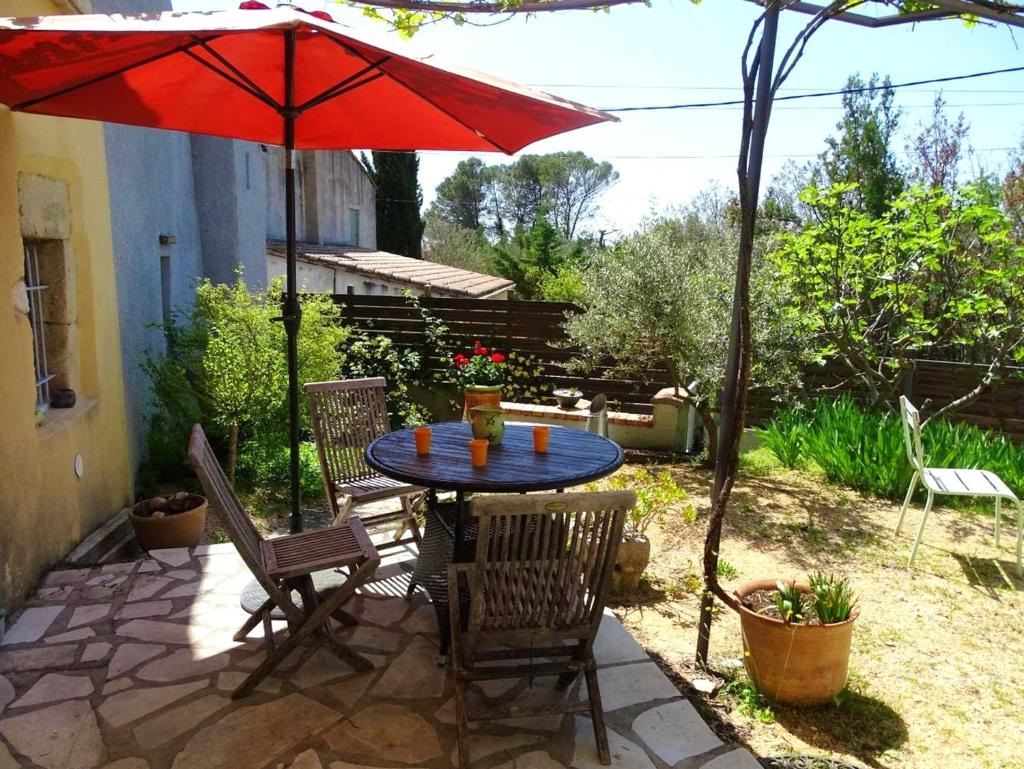 Maison de 2 chambres avec piscine partagee jardin clos et wifi a Cardet photo 1