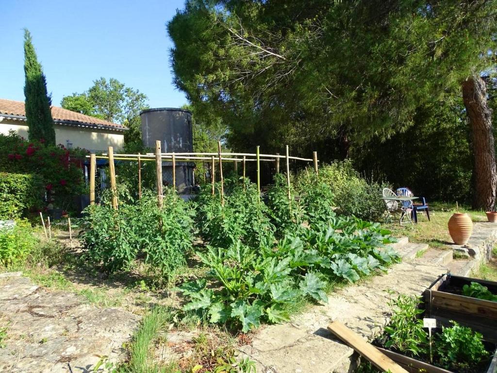Maison de 2 chambres avec piscine partagee jardin clos et wifi a Cardet photo 3