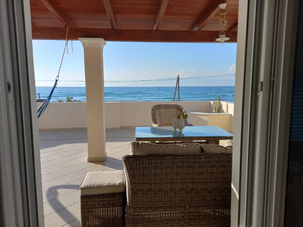 Acharavi, villa next to the beach photo 3