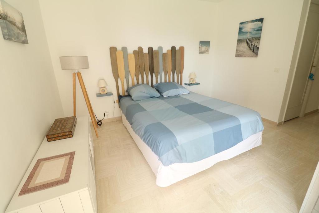 Sea side 2 bedroom with heated pool 322 photo 3