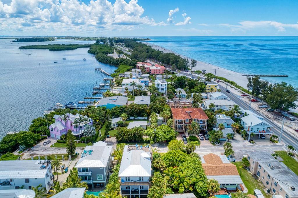 Cottage Haven-One Minute Walk To The Beach-Private Yards-Keyless Locks photo 1