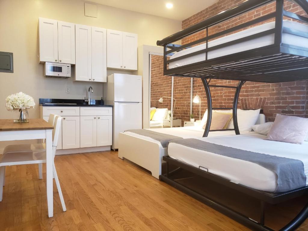 Апартаменты (Апартаменты-студио), Hotel and the City, Empire State Building