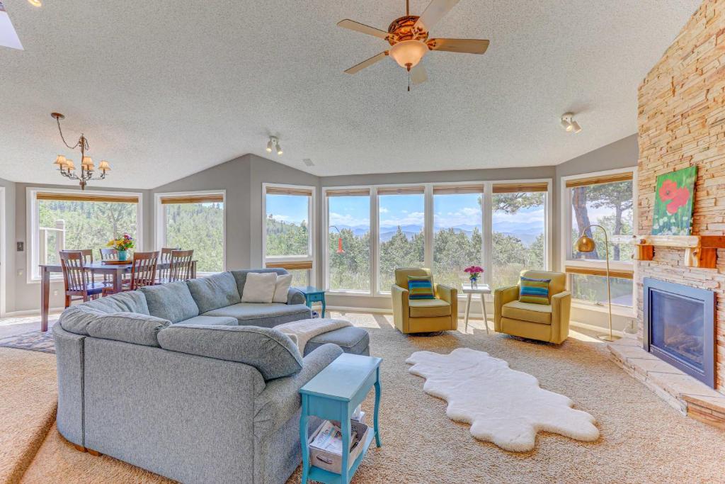 Airy Forest Escape with Mountain Views and Hot Tub! photo 1