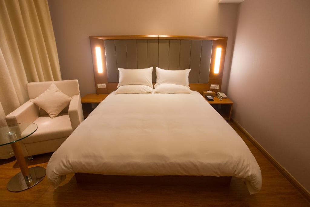 Двухместный (Улучшенный двухместный номер с 1 кроватью), JI Hotel Shanghai Railway Station West Tianmu Road