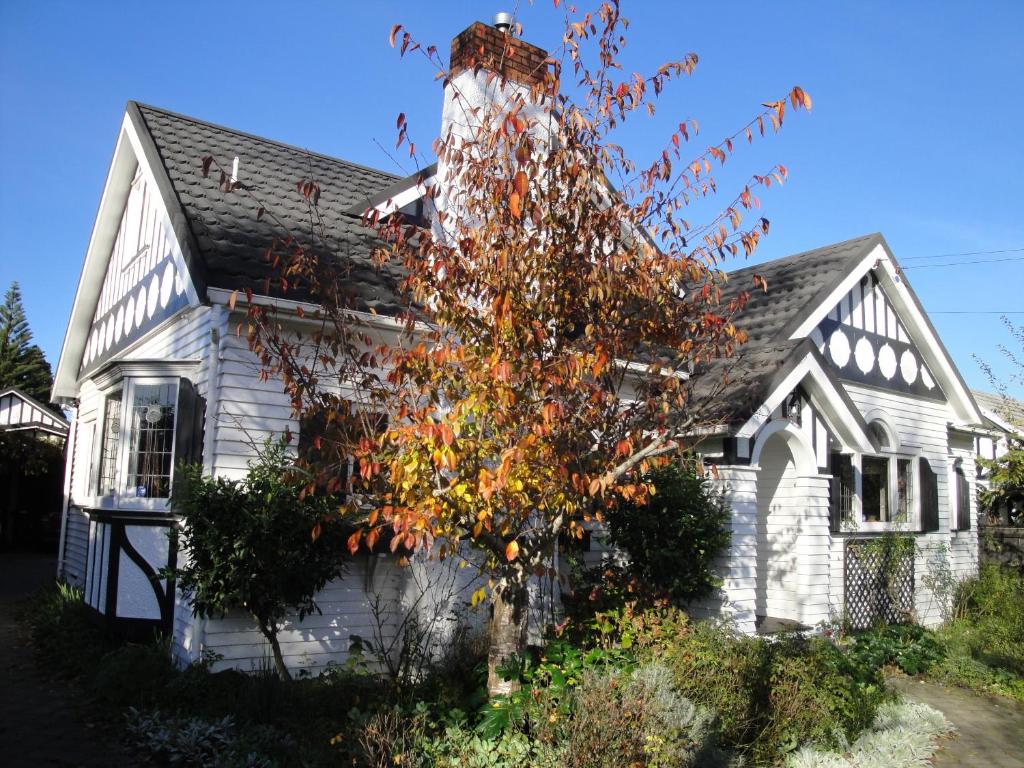 English Tudor House photo 1