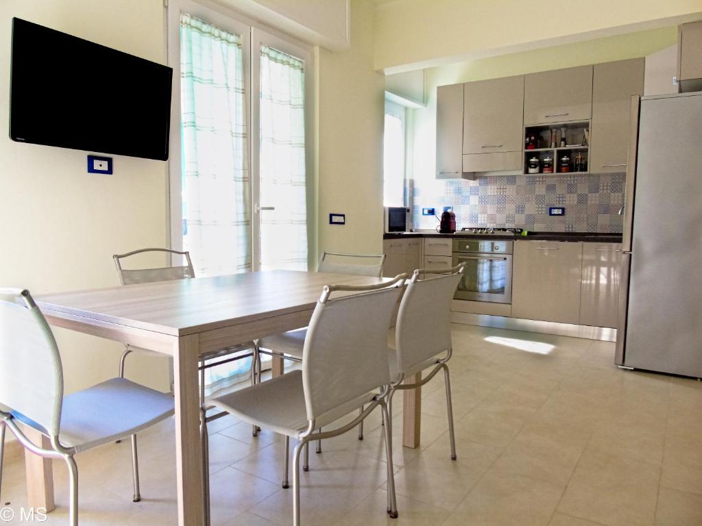 Pietra Home, posto auto, AC ,WIFI, 150mt dal mare