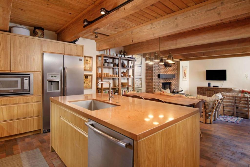 Cottonwoods Unit 1C, Downtown Condo with Upgraded Kitchen & Bathrooms photo 3