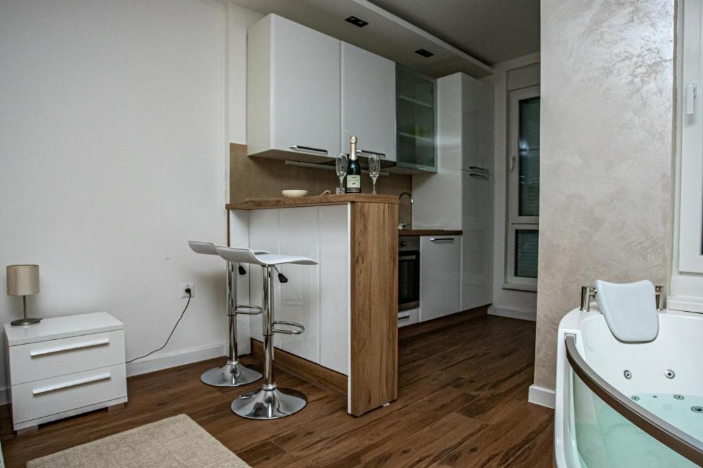 Jacuzzi Lux Apartman photo 3