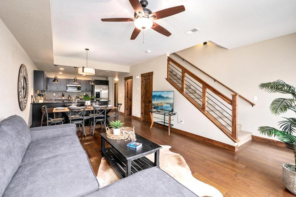 Spectacular Townhome near Breweries and River District! image