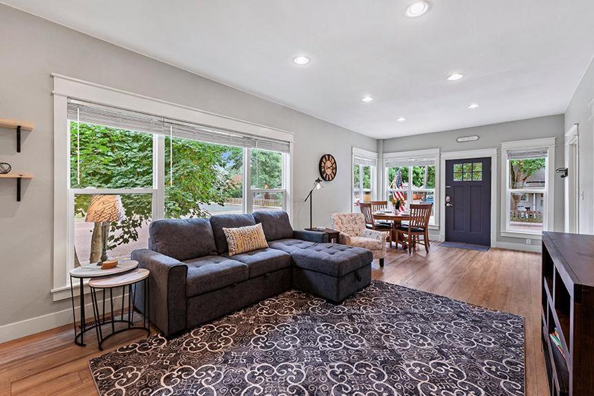 Cozy Chic Home In Downtown Loveland! image