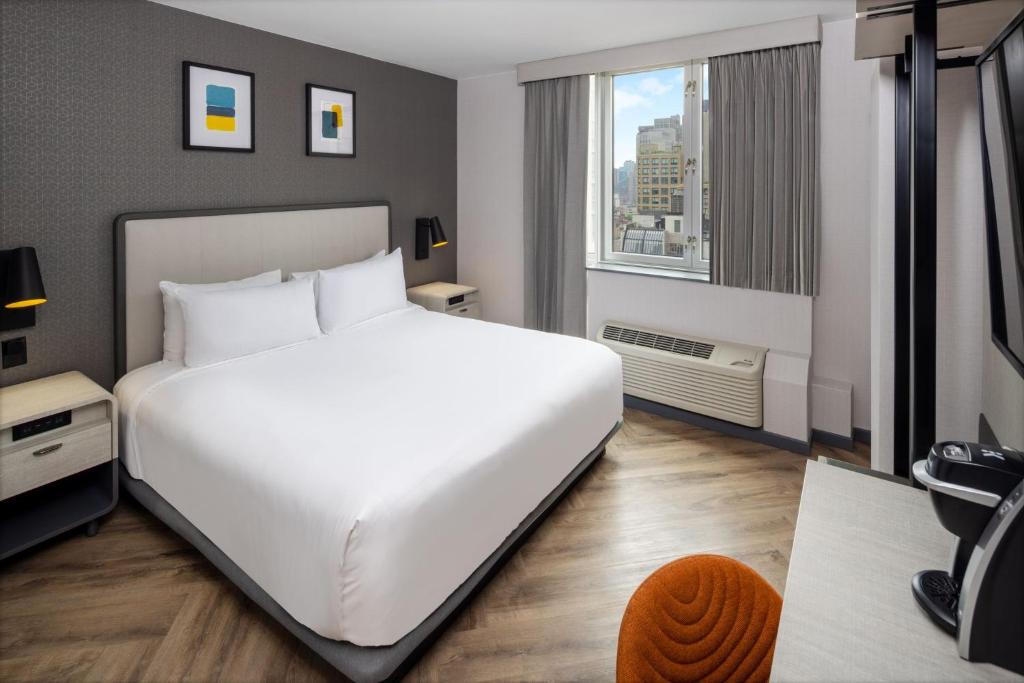 voco Times Square South New York, an IHG Hotel image