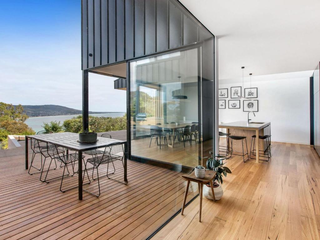 COASTAL LUXE MT MARTHA photo 1
