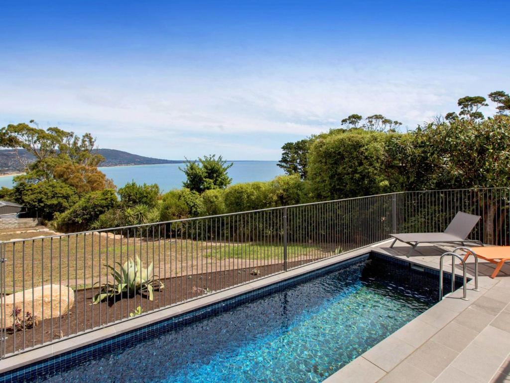 COASTAL LUXE MT MARTHA photo 2
