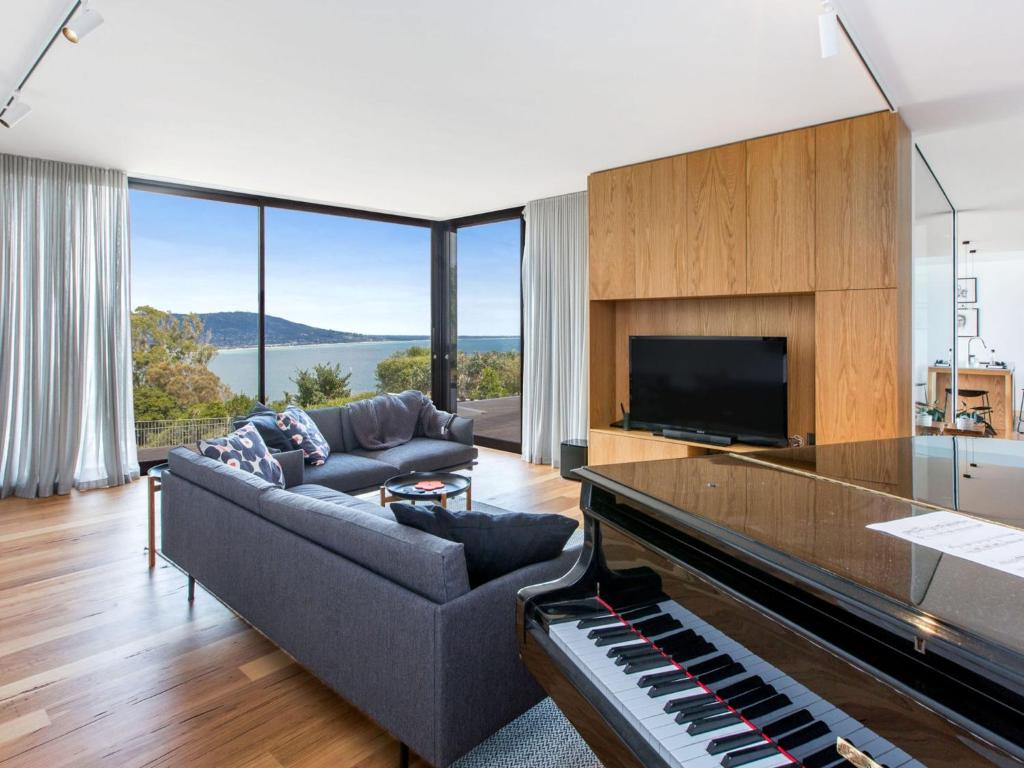 COASTAL LUXE MT MARTHA photo 3