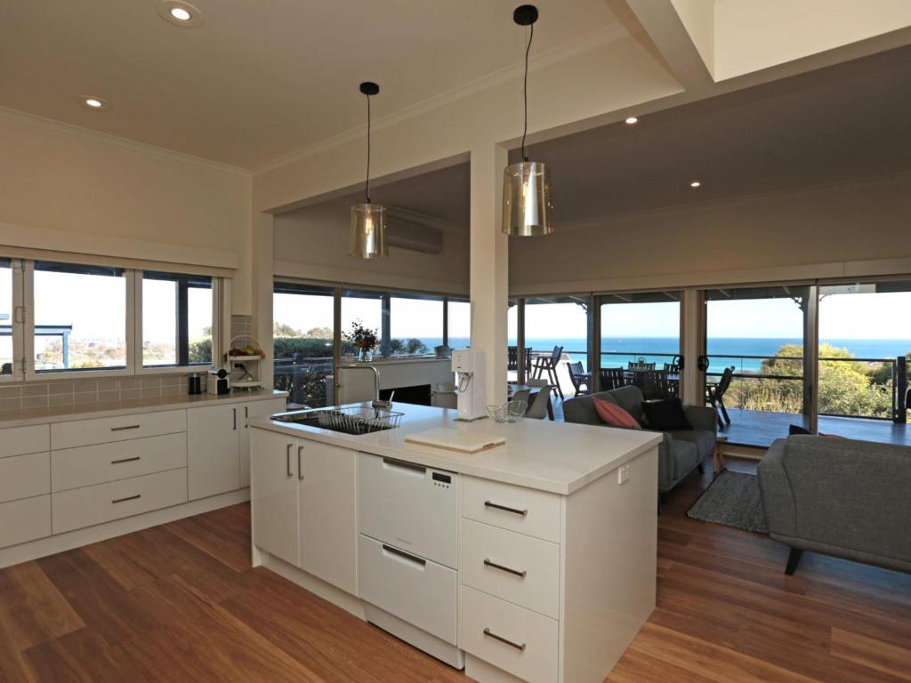 Bay Views On Browne photo 3