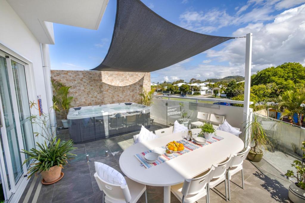 Caba Break Holiday Apartments - Tap to explore photos