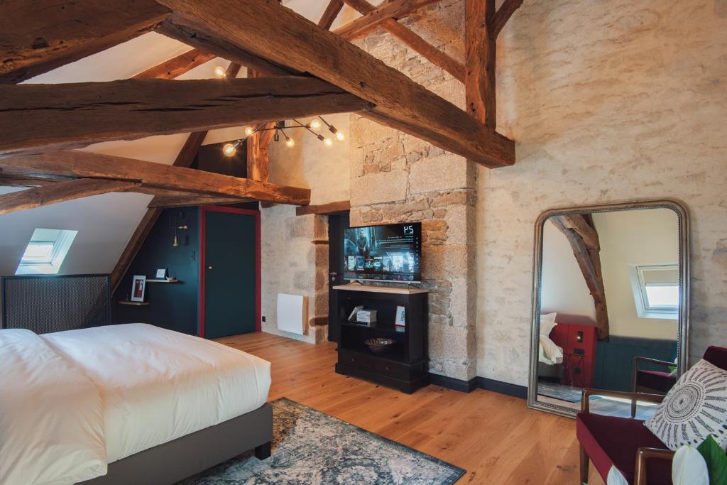 Cosy family nest in the medieval town photo 3