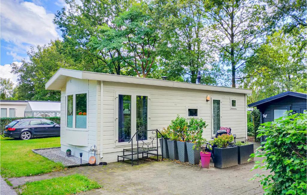 Nice Home In Schoonloo With 1 Bedrooms, Wifi And Outdoor Swimming Pool