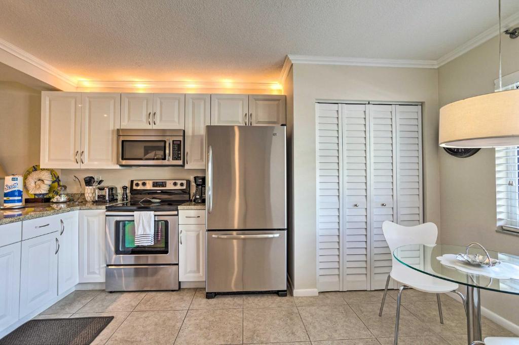 Calm Jupiter Condo with Lanai Less Than half Mi to Beach! photo 4