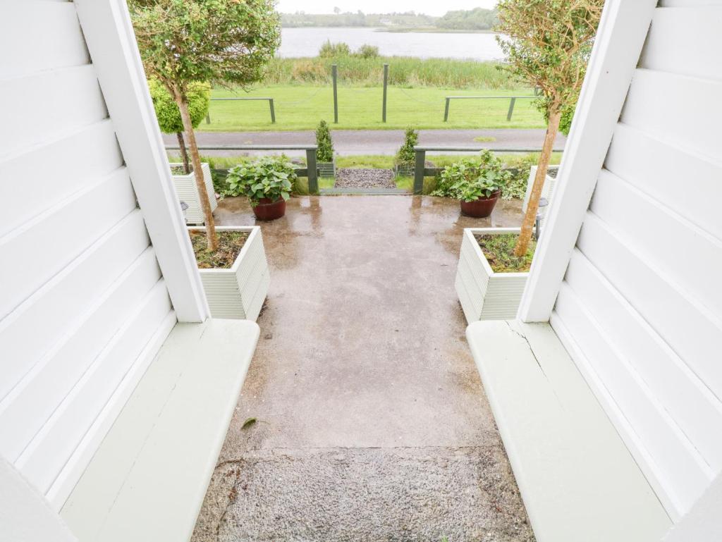 Lakeside Cottage photo 2