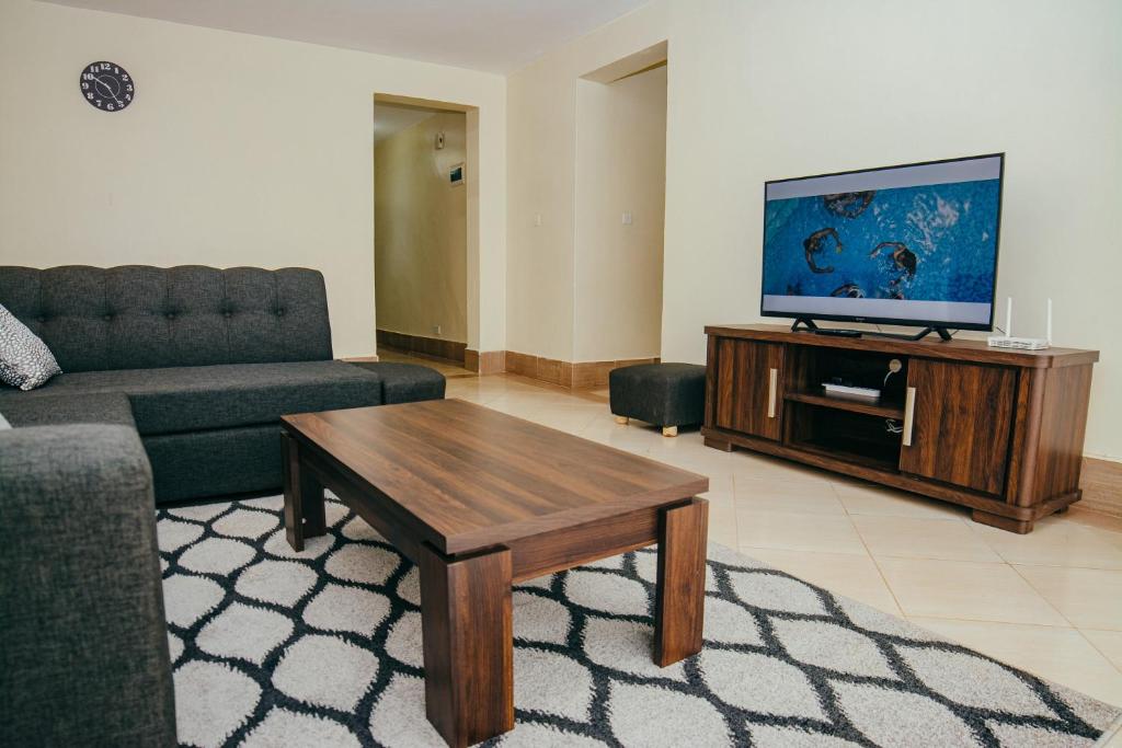 Elegant Art Deco Home with Free Wi-Fi, Parking, Netflix, Office Desk, Computer & Baby Cot in Ruaka photo 2