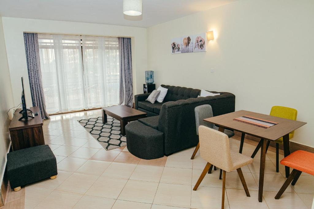 Elegant Art Deco Home with Free Wi-Fi, Parking, Netflix, Office Desk, Computer & Baby Cot in Ruaka photo 1