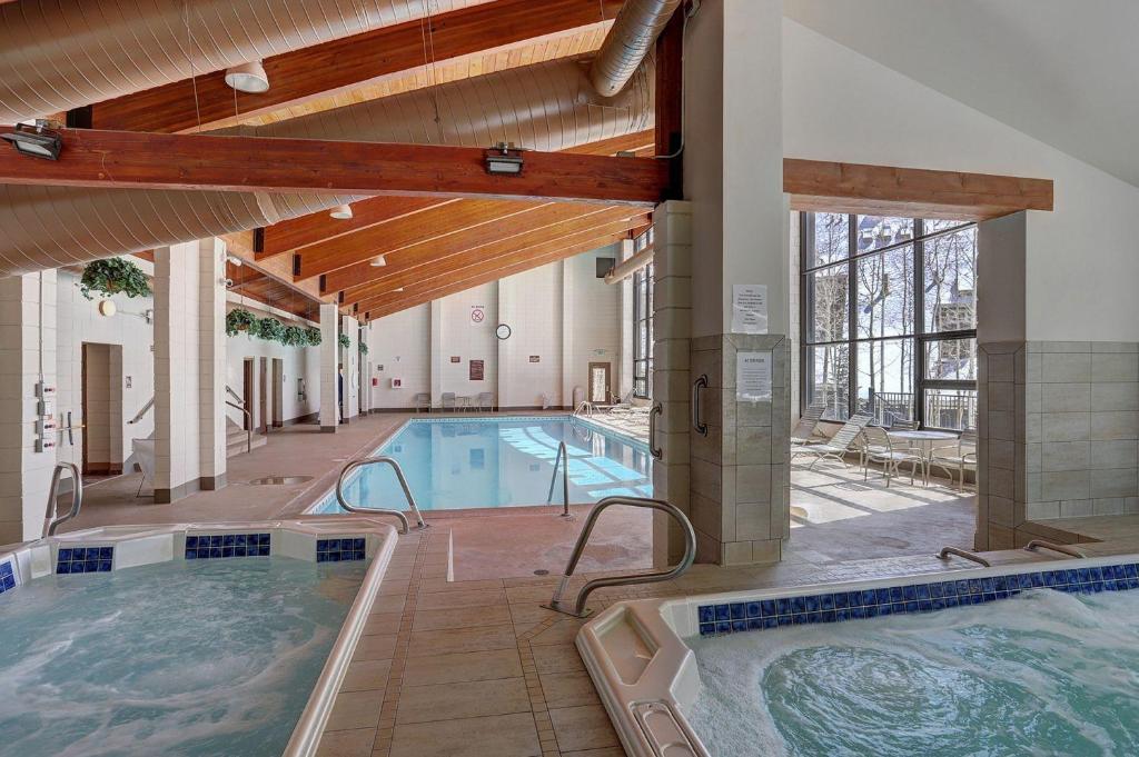 2105 The Pines condo photo 3