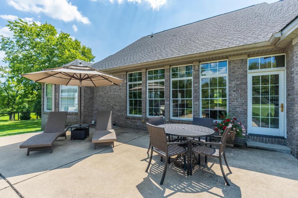 Gated 3 Acre Estate in Horse Country photo 3