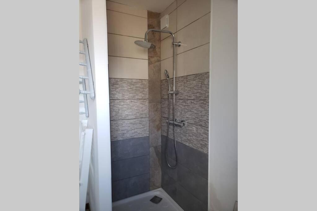 Maison chaleureuse avec parking gratuit sur place photo 2