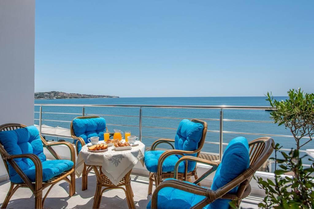 Amazing Seafront Suite