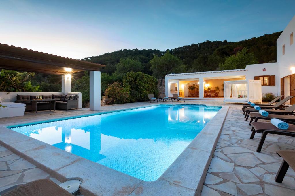 Villa in Ibiza Town, sleeps 11 - Can Monte photo 3