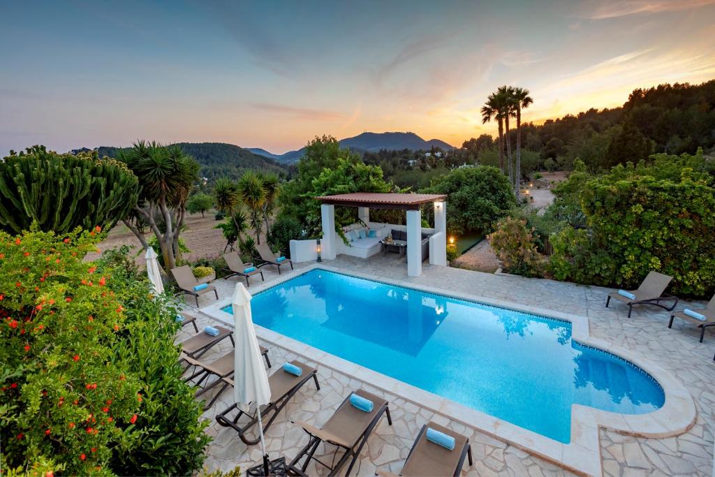 Villa in Ibiza Town, sleeps 11 - Can Monte photo 4