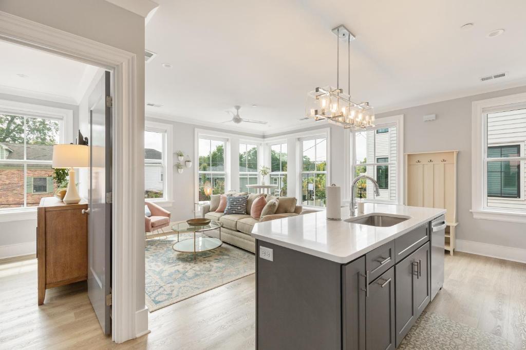 The Ashley Suite at 122 Spring image