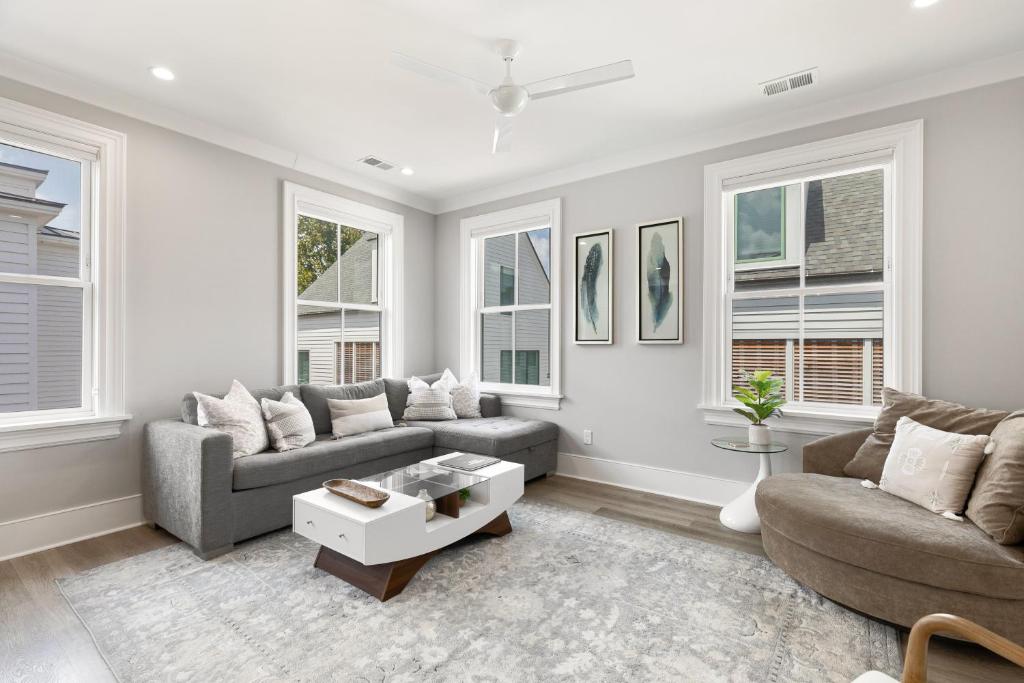 The Santee Suite at 122 Spring photo 3
