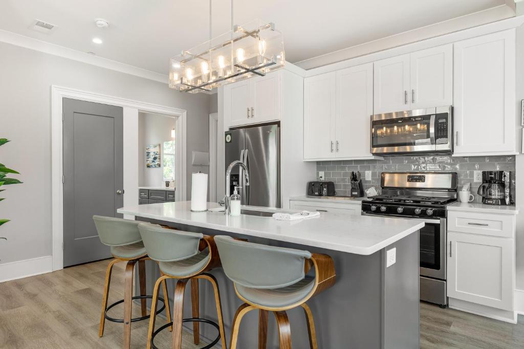 The Santee Suite at 122 Spring photo 2