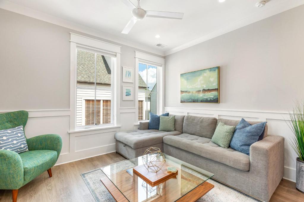 The Azalea Suite at 124 Spring photo 3