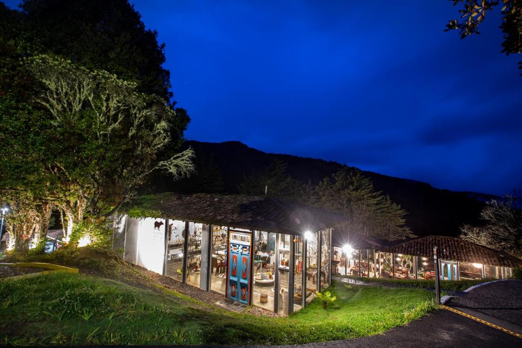 Dantica Cloud Forest Lodge