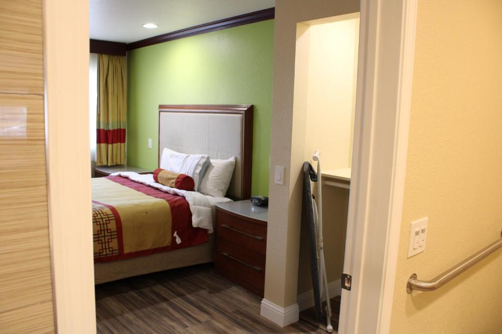Imperial Inn Oakland photo 1