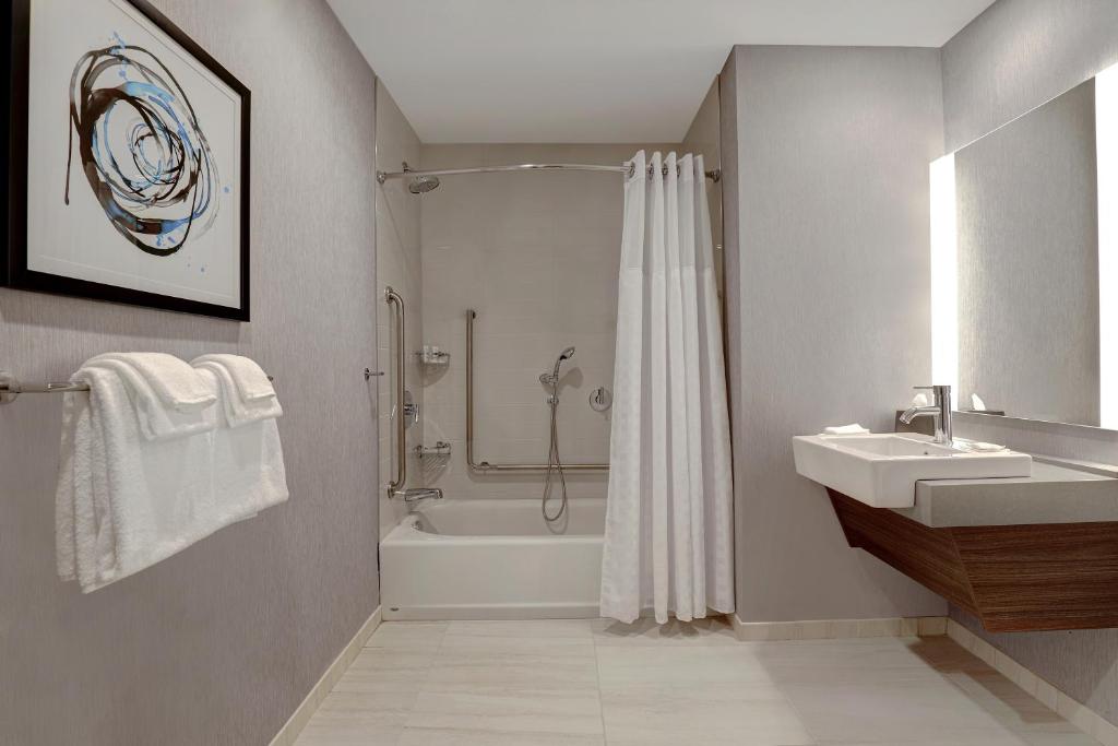 Hyatt Place Ottawa West - Tap to explore photos