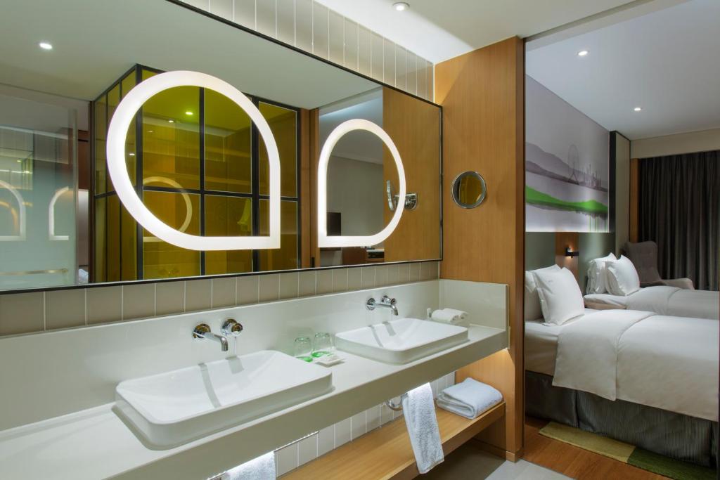 Holiday Inn & Suites Tianjin Downtown, an IHG Hotel photo 2
