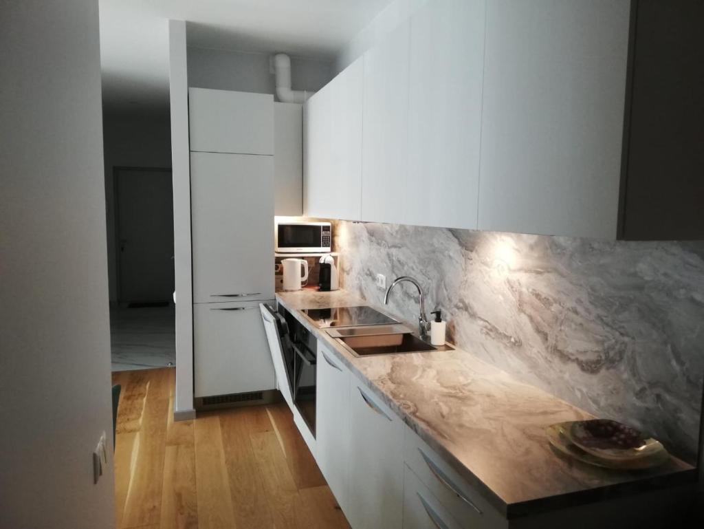 NEW LOFT APARTMENTS JURMALA with FREE SECURED PARKING photo 2