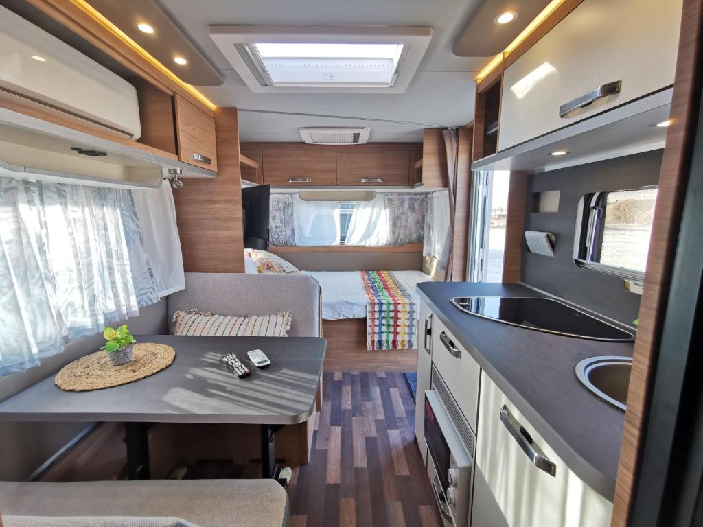 Glamping Caravans In The Crater- גלמפינג קרוואנים במכתש רמון photo 4