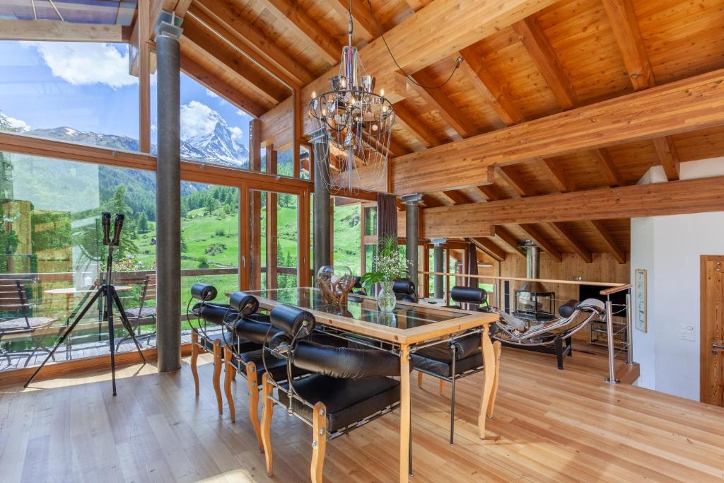 Suitenhotel Zurbriggen photo 2
